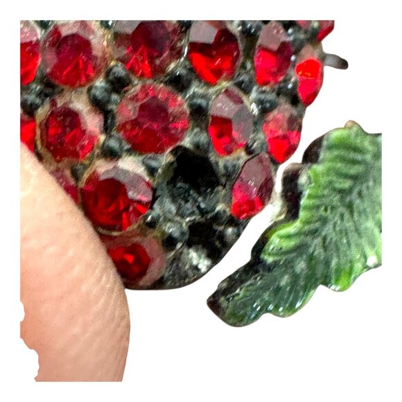 Vintage Signed Weiss Rhinestone Double Strawberry Fruit Cluster Crystals Brooch - Picture 8 of 9